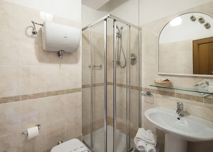 Grifone فندق بيرودجا